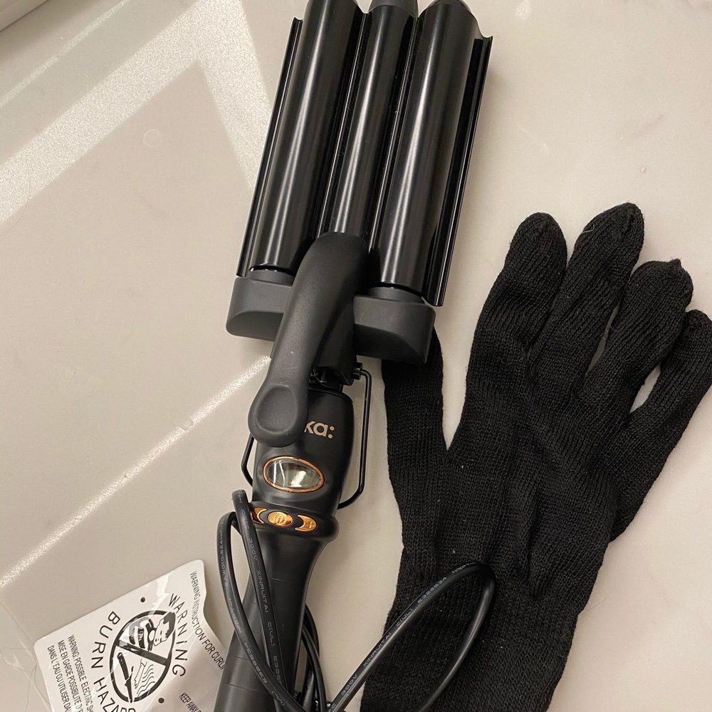 amika Black Hair Waver with Glove